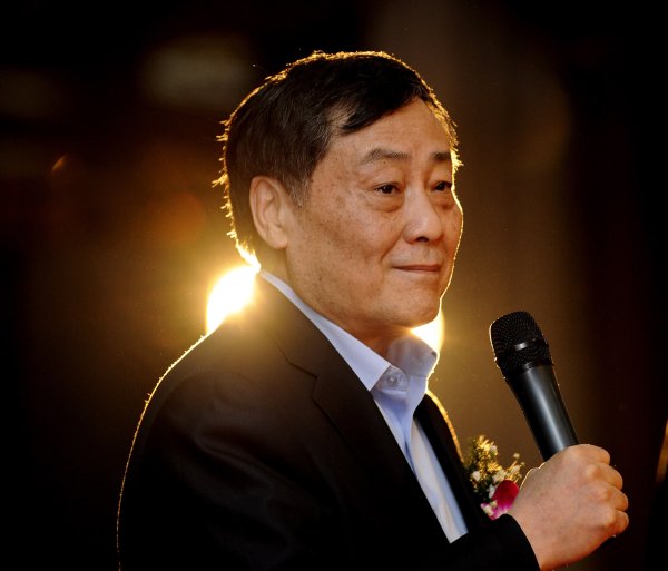 配资门户 宗庆后的15个瞬间：布鞋首富的不凡人生
